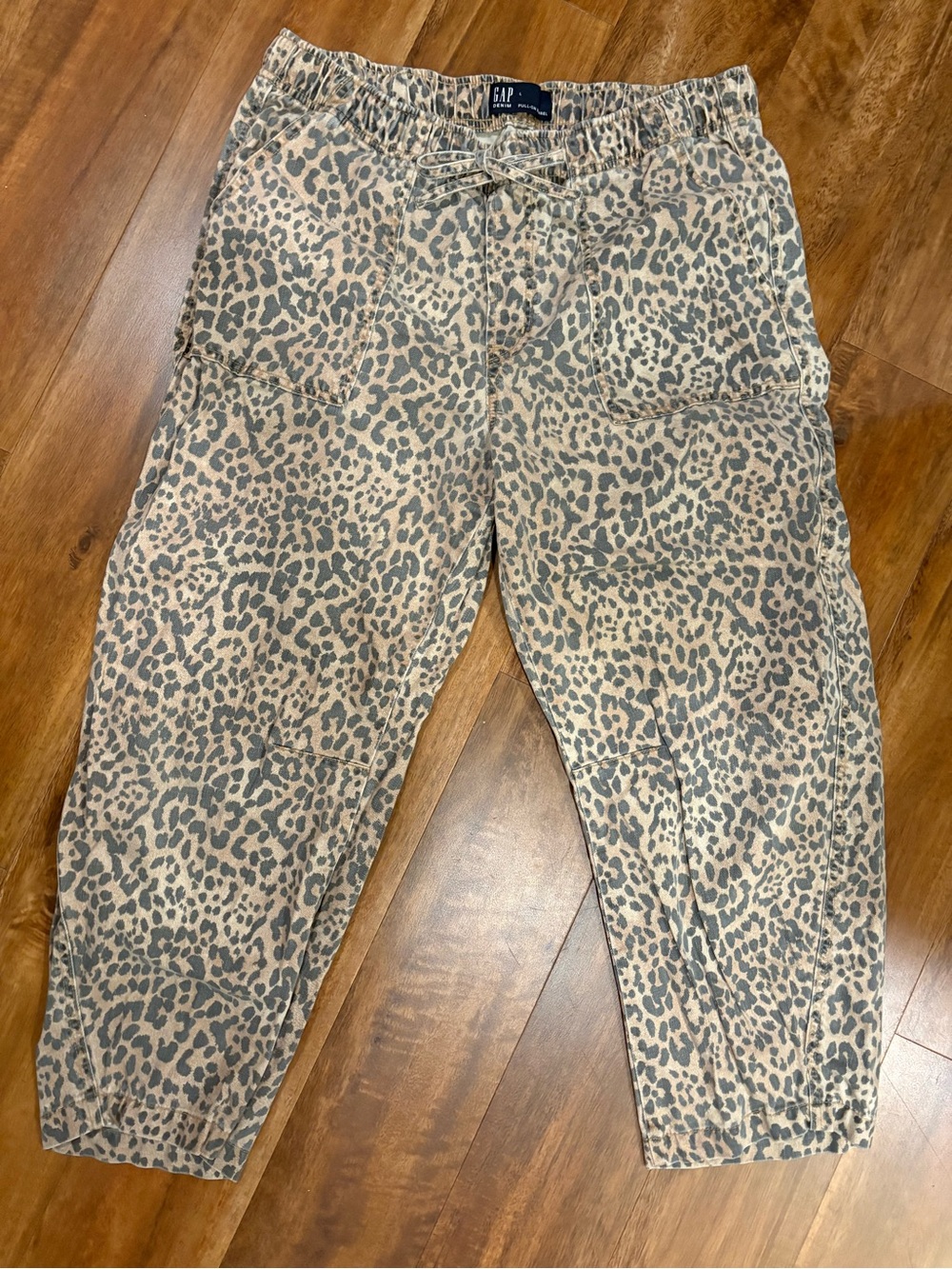 GAP Women’s Pull on Barrel Leopard Pants